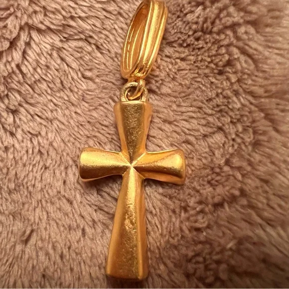 VINTAGE Large Chunky Gold-Toned Religious Christian Cross Necklace Pendant - Picture 6 of 7